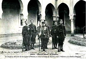 Oran - Caserne Neuve - 2e Zouaves - Drapeau